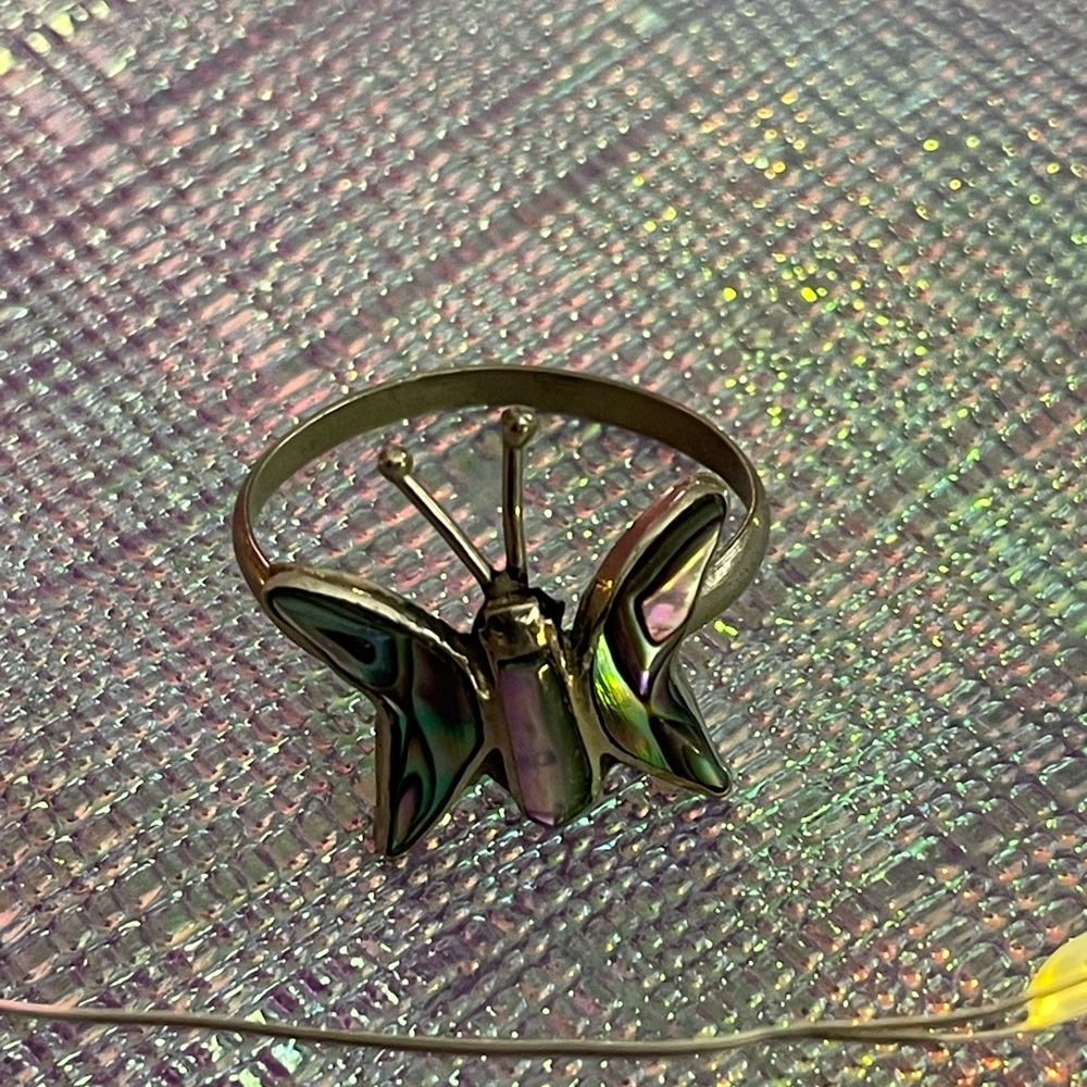 Vintage Mother of Pearl Butterfly ring 🦋